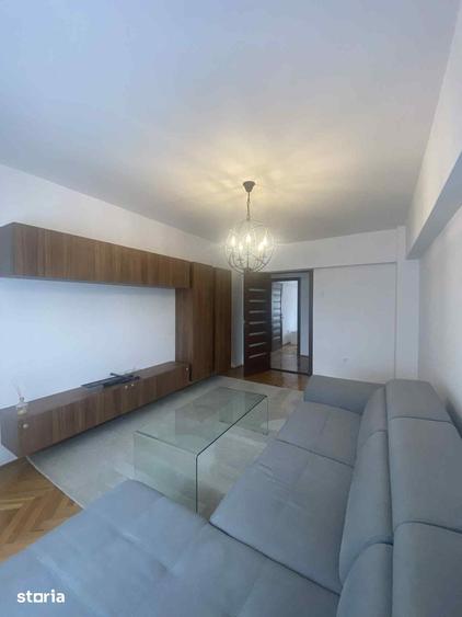 Apartament cu 4 camere decomandat în Soarelui