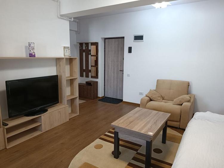 Apartament cu 2 camere decomandat, mobilat în Central
