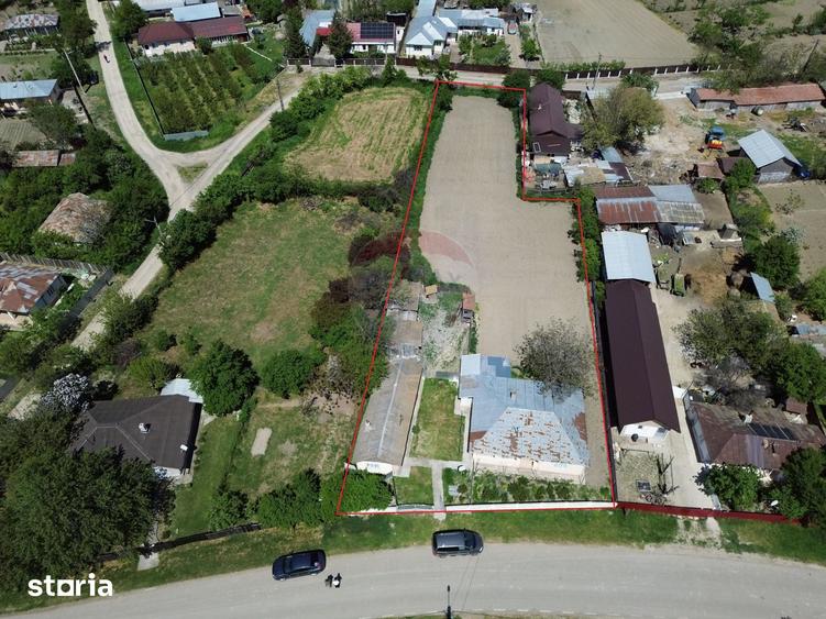 Casă cu 5 camere cu Teren 1300 Mp în Vulturu