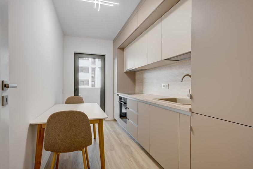 Apartament cu 2 camere semidecomandat în Barbu Văcărescu