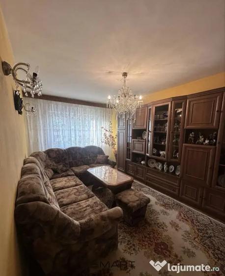 Apartament cu 3 camere decomandat în Vasile Aaron