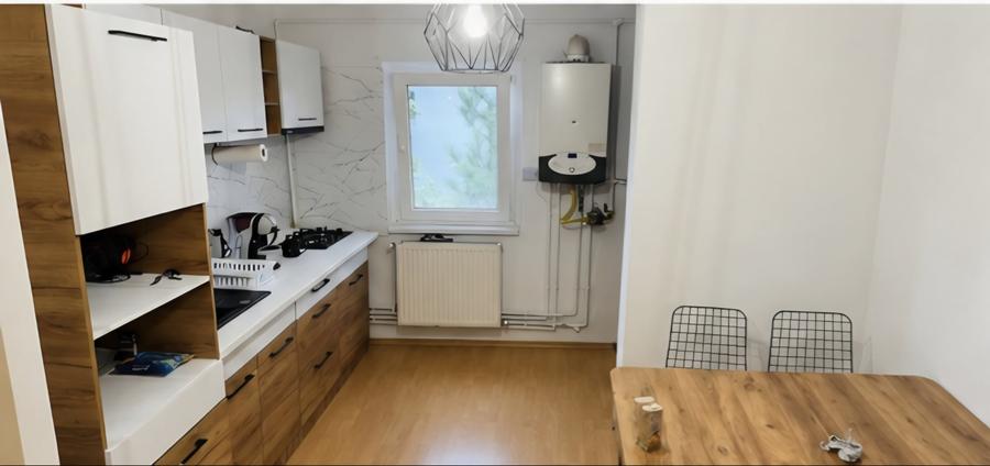 Apartament cu 2 camere semidecomandat, mobilat în Aradului