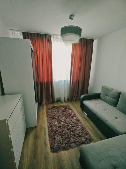 Apartament cu 3 camere decomandat în Trivale