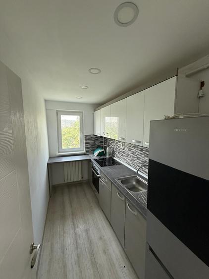 Apartament cu 3 camere semidecomandat în Arcu