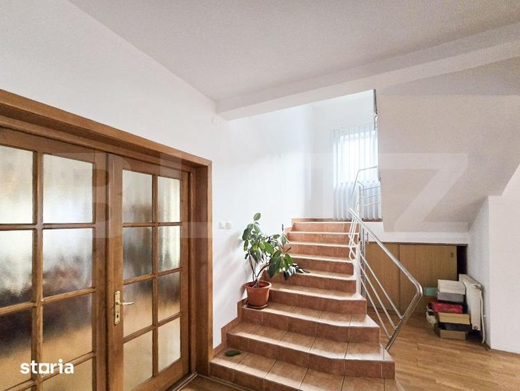 Casă cu 8 camere cu Teren 461 Mp în Gruia