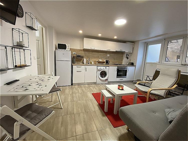 Apartament cu 2 camere semidecomandat, mobilat în Ultracentral