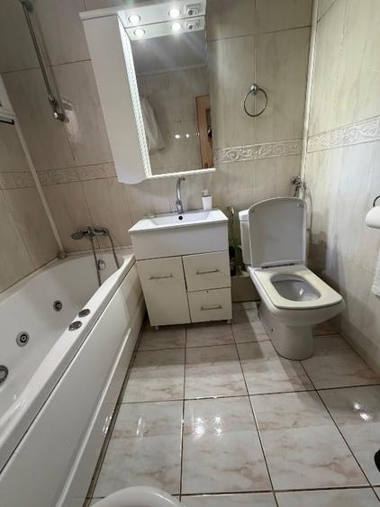 Apartament cu 4 camere decomandat, mobilat în Colentina