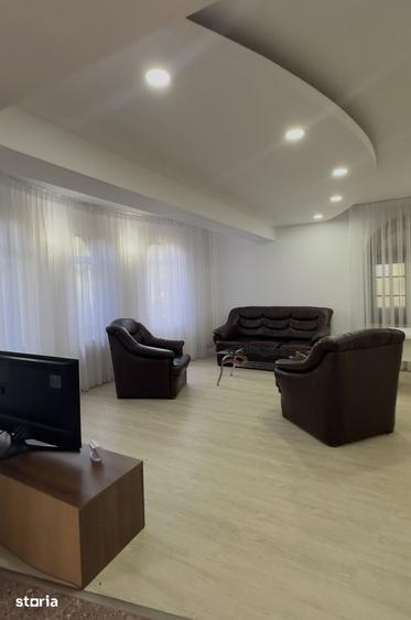 Casă cu 5 camere cu Teren 100 Mp în Domnești