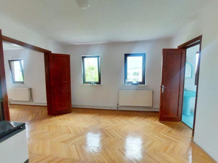 Apartament cu 3 camere decomandat în Primăverii