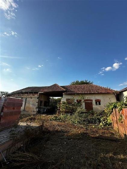Casă cu 2 camere cu Teren 2635 Mp în Tinca