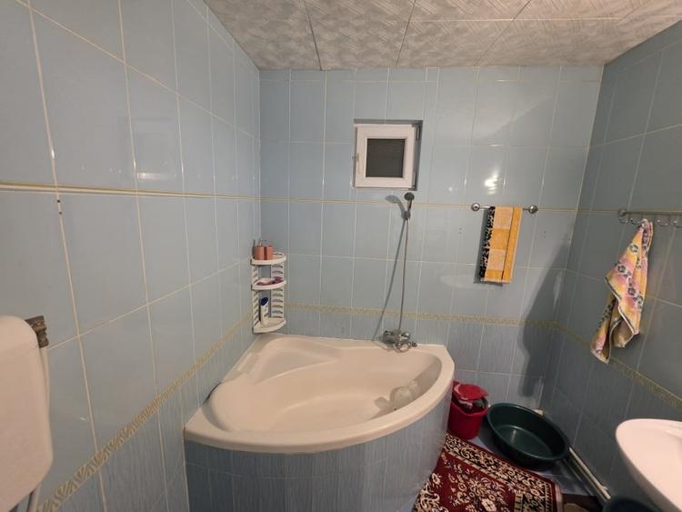 Casă individuală cu 5 camere cu Garaj în Valu lui Traian