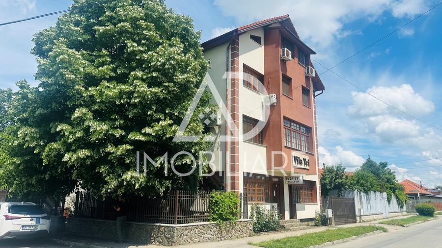 Casă cu 12 camere cu Teren 390 Mp în Central