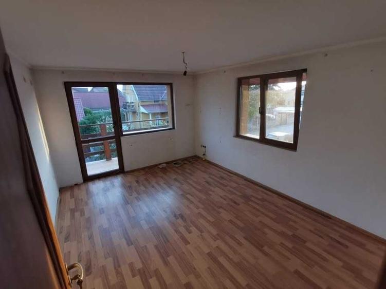 Casă cu 4 camere în Sântandrei