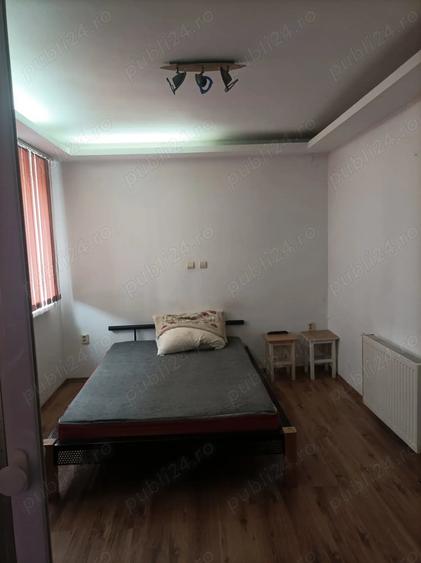 Apartament cu 3 camere nedecomandat în Cetate