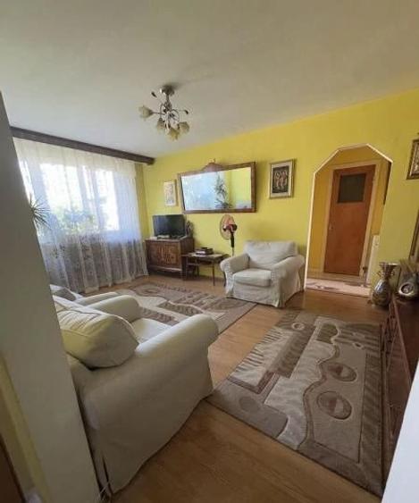 Apartament cu 3 camere semidecomandat în Dristor