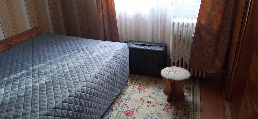 Apartament cu 3 camere semidecomandat în Calea București