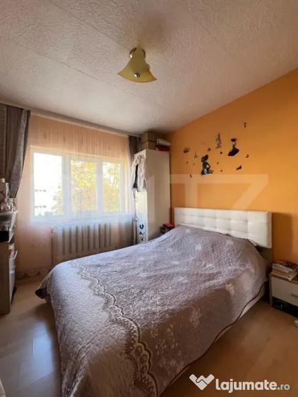 Apartament cu 4 camere decomandat, mobilat în Central