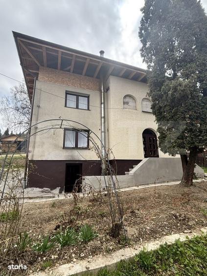 Casă cu 4 camere în Central