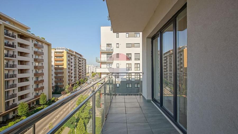 Apartament cu 3 camere decomandat în Tractorul