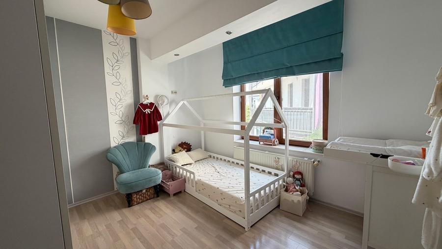 Apartament cu 3 camere decomandat, mobilat în Primo