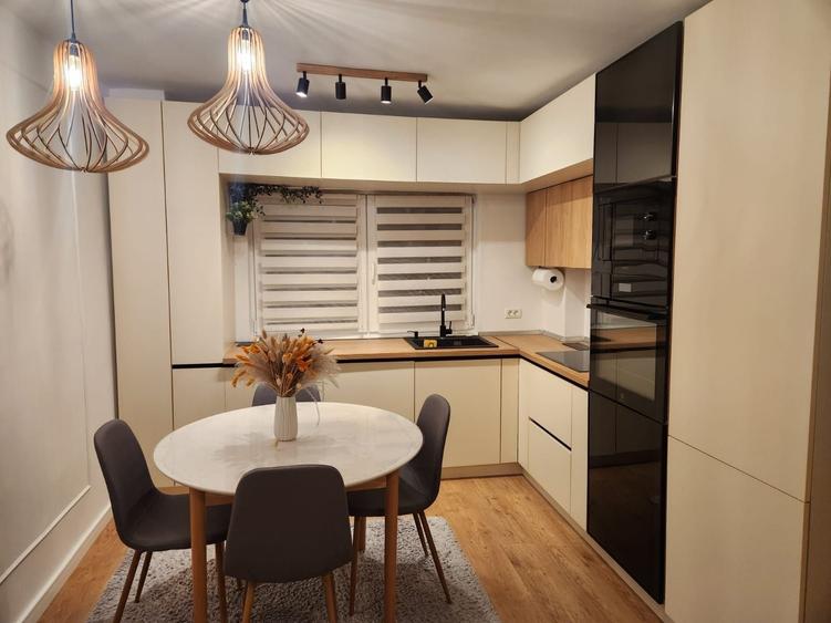 Apartament cu 3 camere decomandat în Noua