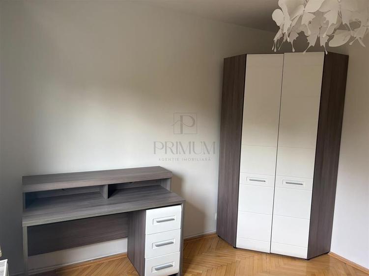 Apartament cu 3 camere semidecomandat în Complex Studențesc