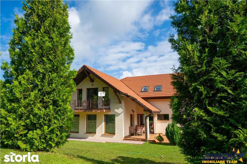 Casă cu 9 camere decomandat cu Teren 1750 Mp în Pestișu Mic