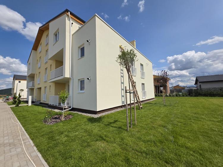 Apartament cu 3 camere decomandat în Sânpetru