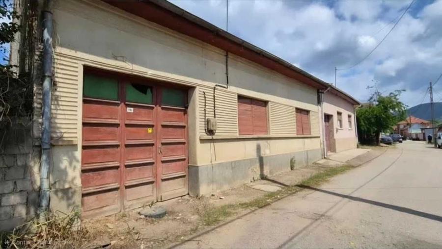 Casă cu 4 camere în Bozovici