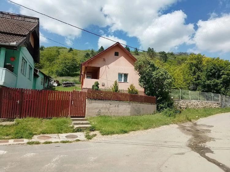 Casă cu 2 camere cu Teren 820 Mp în Suceagu