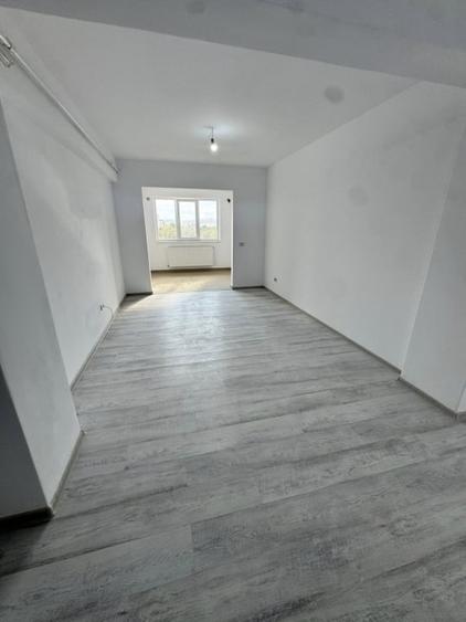 Apartament cu 3 camere semidecomandat în Valea Lupului