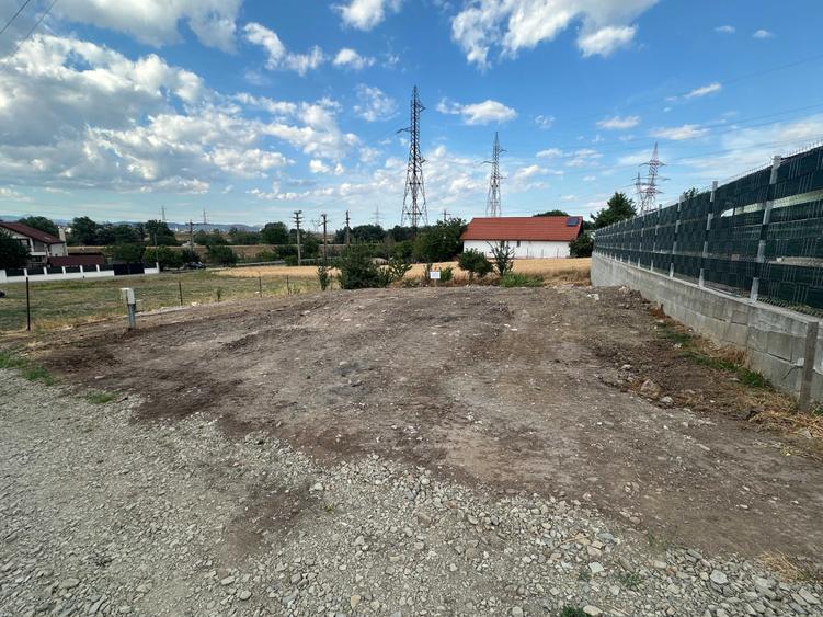 Teren de 582 mp, în Oarda