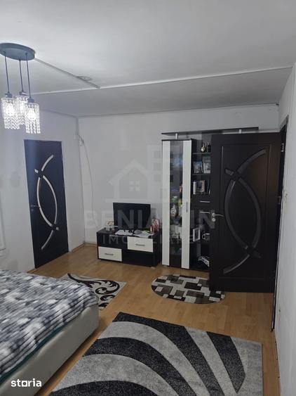 Apartament cu 2 camere semidecomandat în Craiovița Nouă