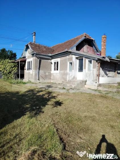 Casă cu 2 camere cu Teren 3750 Mp în Ceanu Mare