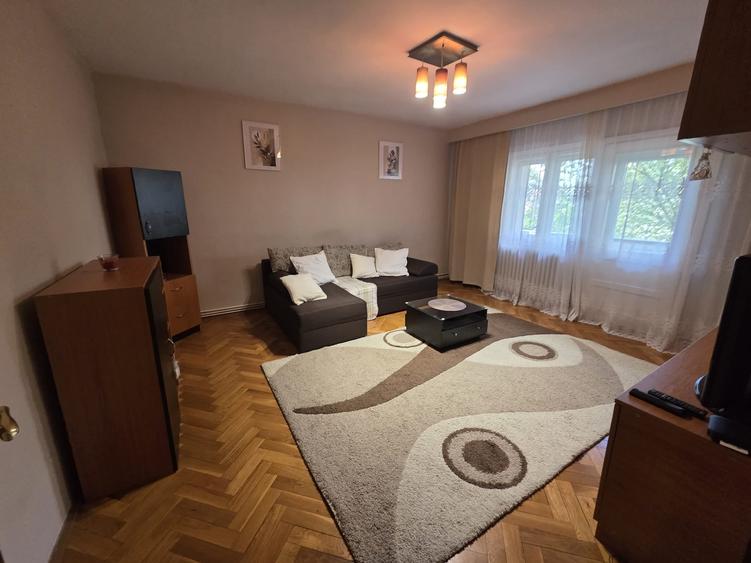Apartament cu 3 camere decomandat în Zorilor