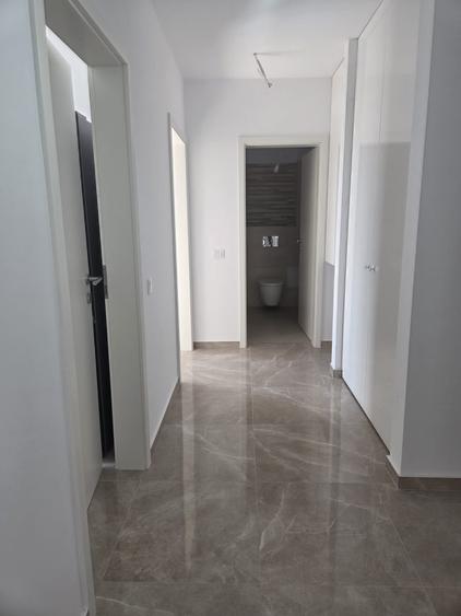 Apartament cu 2 camere decomandat în Tractorul