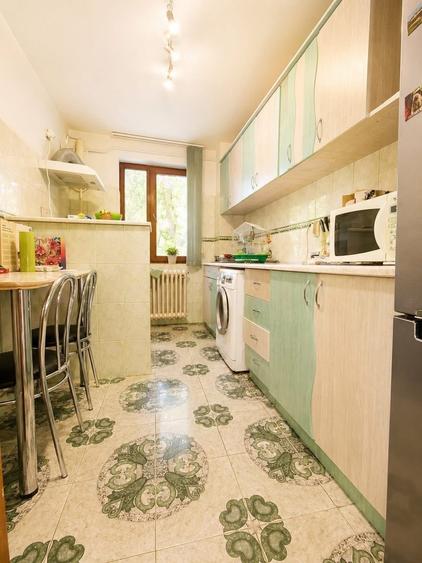 Apartament cu 4 camere decomandat, mobilat în City Park Mall