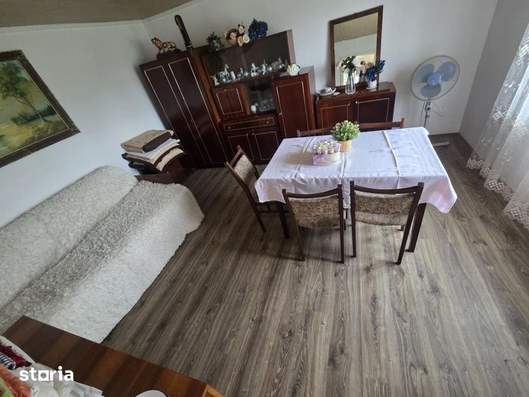 Casă cu 4 camere cu Teren 1500 Mp în Zamostea