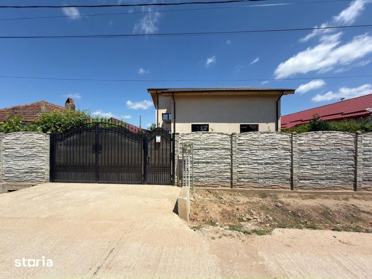 Casă cu 5 camere cu Teren 725 Mp în Ghindeni
