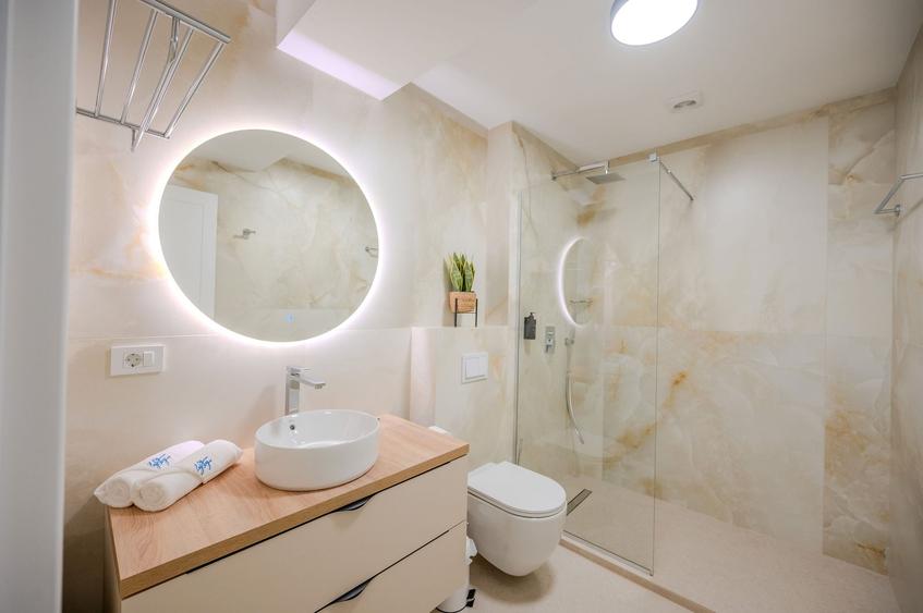 Apartament cu 3 camere decomandat în Mamaia-Sat