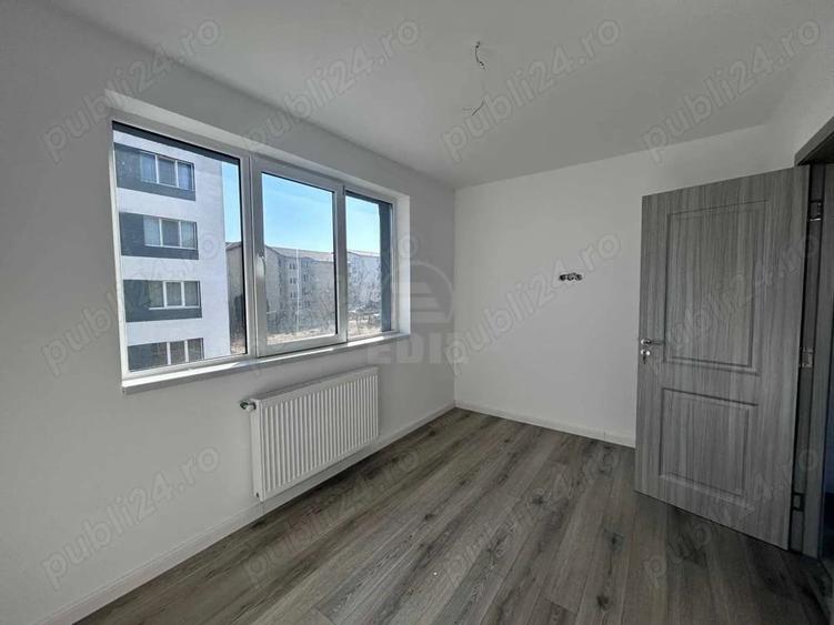 Apartament cu 3 camere semidecomandat în Florești