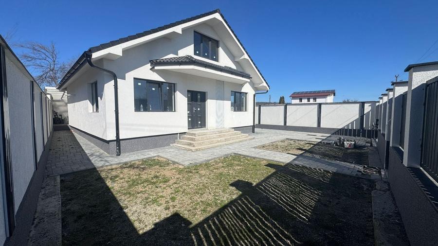 Casă individuală cu 3 camere cu Canalizare în Cristian