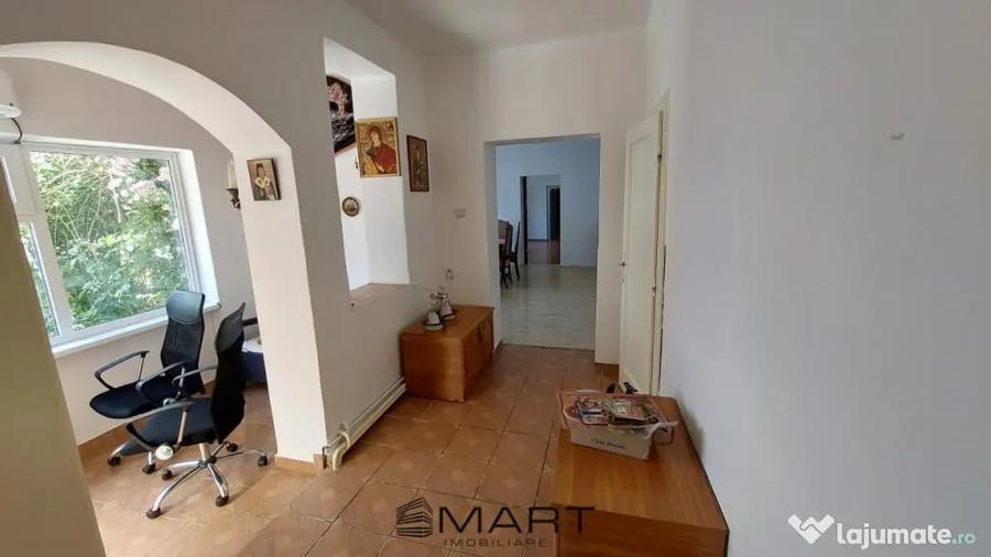 Casă cu 8 camere cu Teren 800 Mp în Central