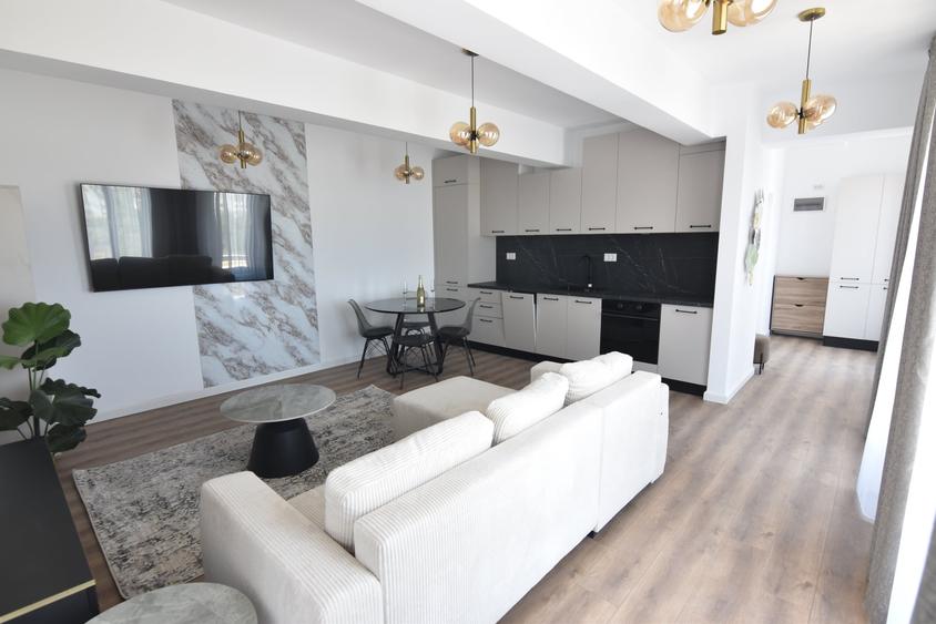 Penthouse cu 3 camere decomandat în Prelungirea Ghencea