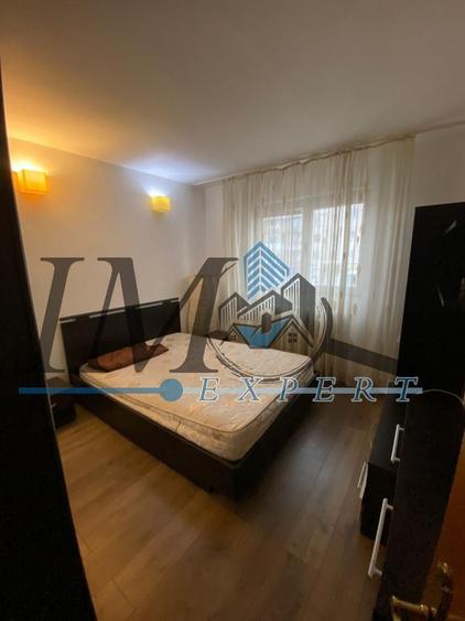 Apartament cu 3 camere, mobilat în Cetate