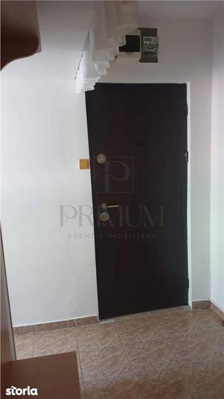 Apartament cu 3 camere semidecomandat, mobilat în Circumvalațiunii