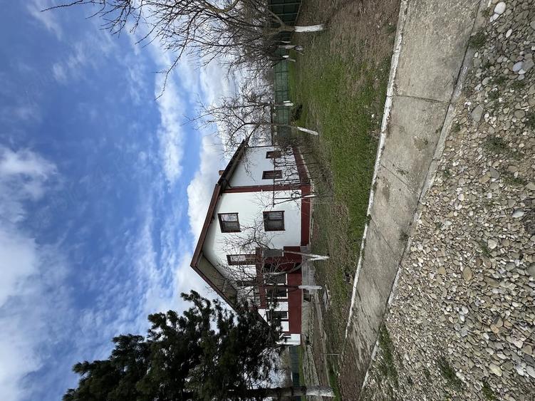 Casă cu Teren 4044 Mp în Drăgoești