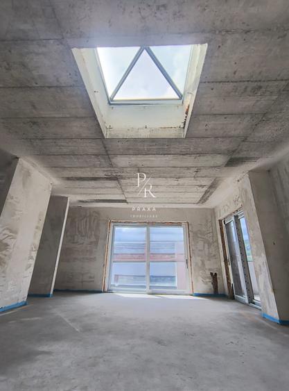 Penthouse cu 4 camere decomandat în Florești