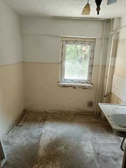 Garsonieră decomandată în Coman
