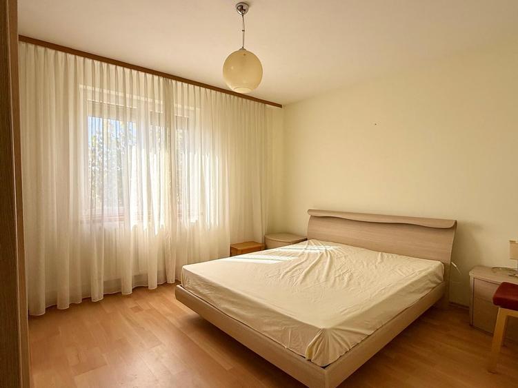 Apartament cu 3 camere decomandat în Cazino